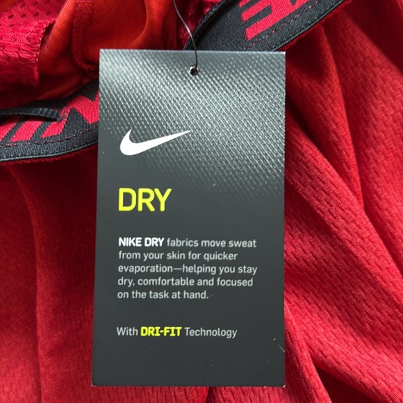 Nike Dri-fit Training Shorts in University Red size medium - Picture 5 of 5